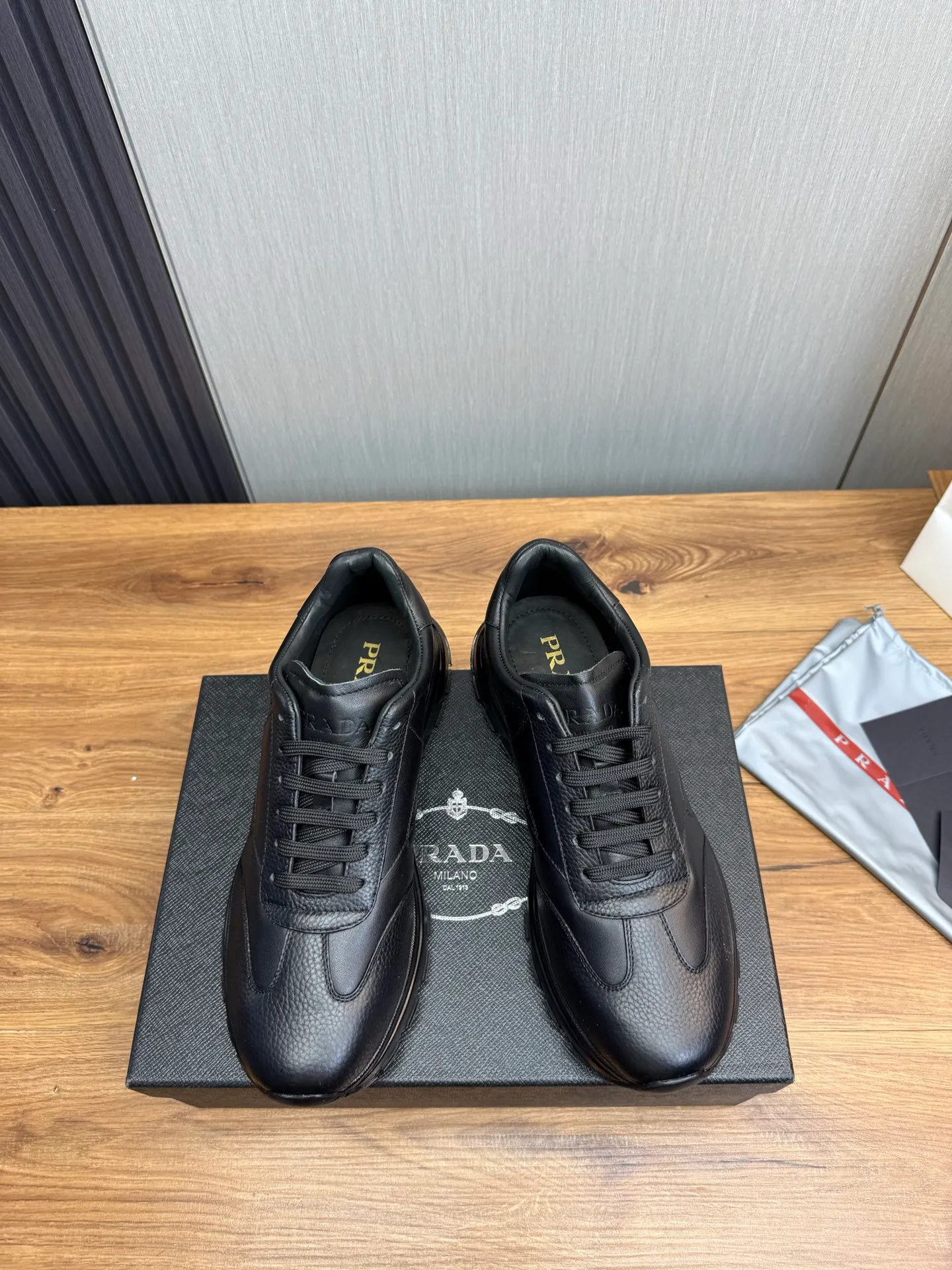 Men's shoes 💰800💰 [PRADA] Men's shoes are popular in the counter, official website is synchronized, 1 high-quality shipment ✔️Original cowhide + cowhide lining, 1🆚1 replica, original sole, 38-45 (38.45 custom-made, non-returnable)